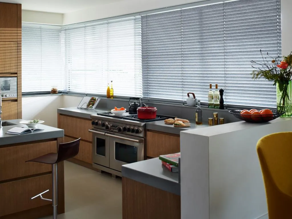 Maßgefertigter Sonnenschutz in einem Wohnraum in Laim Maßgefertigter Sonnenschutz in einem Wohnraum in Laim