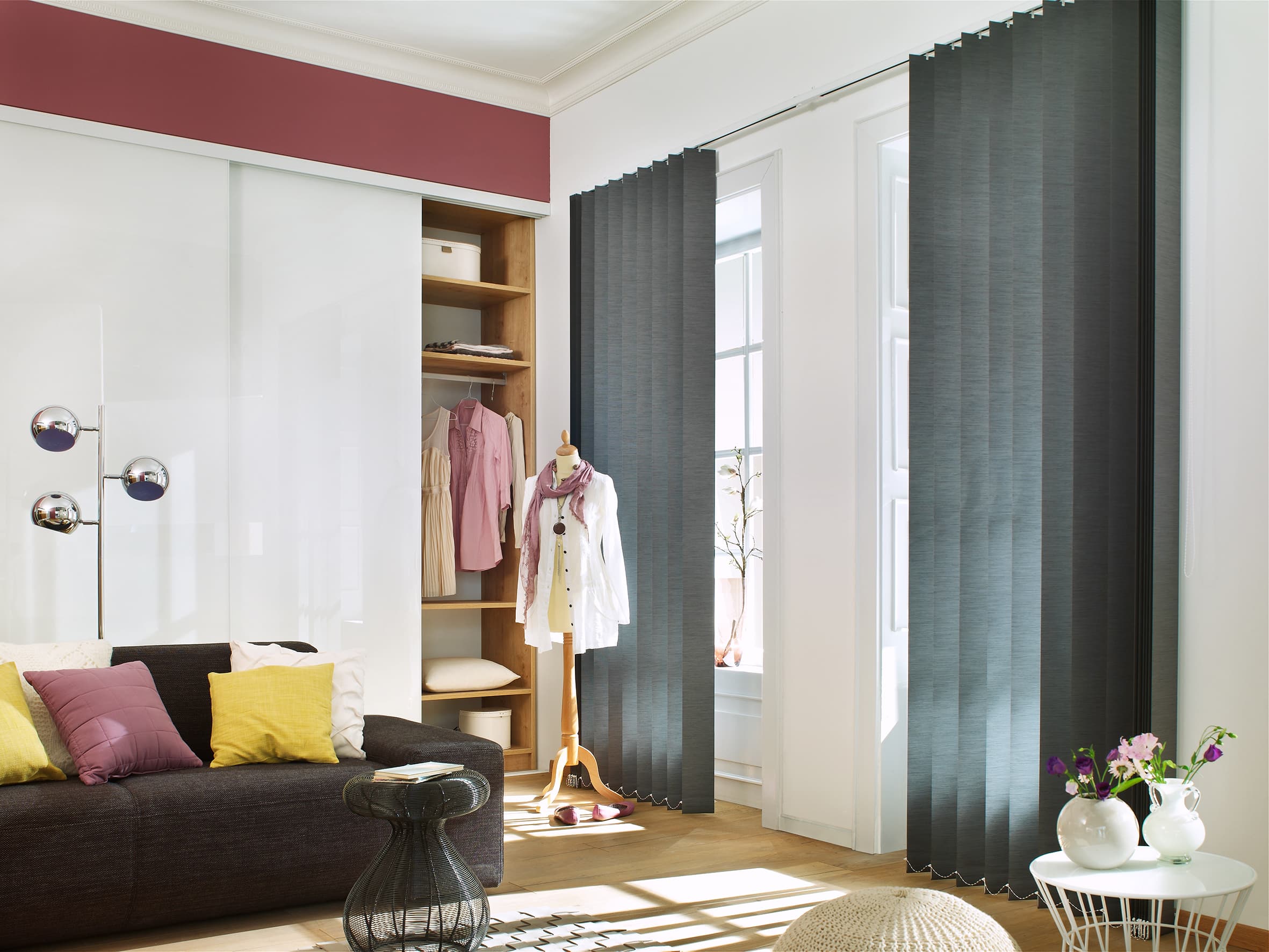 Lamellenvorhang an einem Fenster in Charlottenburg-Wilmersdorf Lamellenvorhang an einem Fenster in Charlottenburg-Wilmersdorf