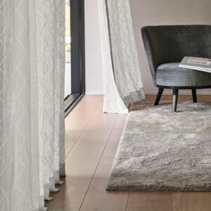 Helle, moderne Vorhänge an bodentiefen Fenstern in einem Wohnzimmer – Beratung zu Hause Vorhänge nach Maß in Potsdam,Prenzlauer Berg